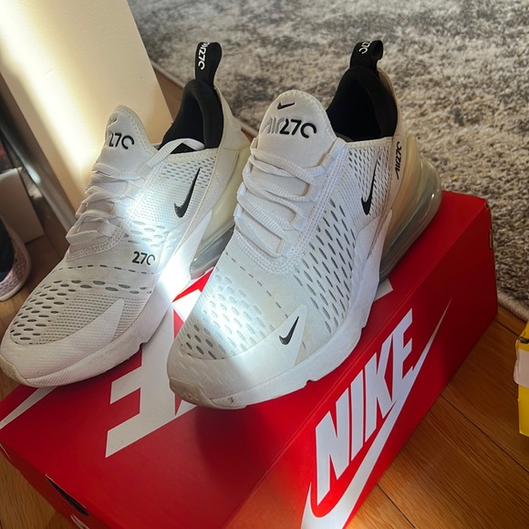Nike Shoes - AIR MAX 270